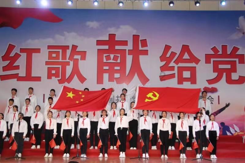 我妈说人与人之间都是糊弄，没有那么多朋友，是不让我善良吗？游戏画面