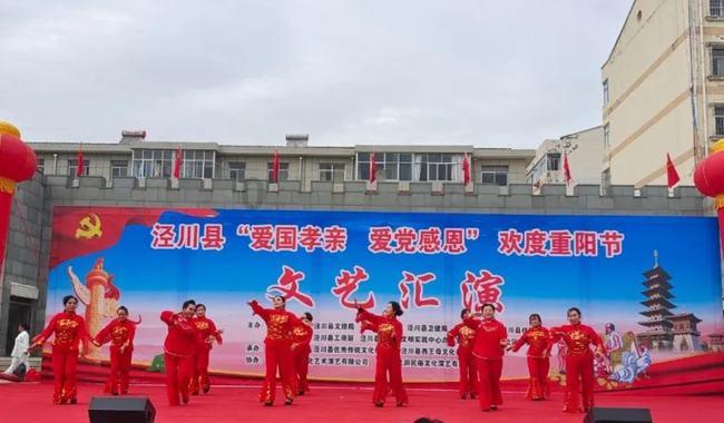 此人曾是“洪帮”二把手,去世后9万人送葬,出动数十万警察维稳
